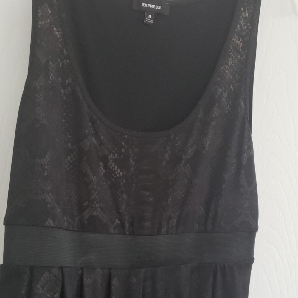 Dress - Picture 3 of 3